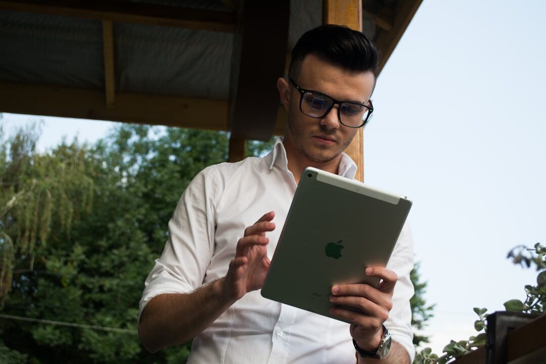 Swiss journalist reviewing a news article on a tablet